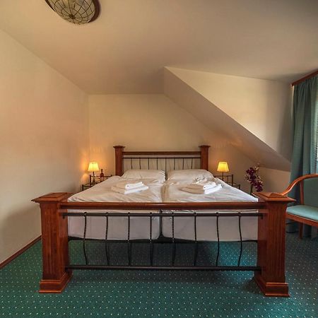 Zamecky Hotel Metternich Velka Hledsebe 외부 사진