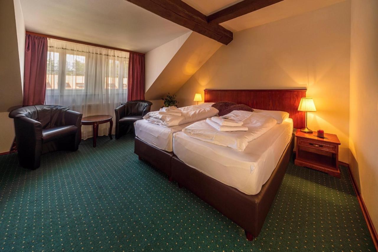 Zamecky Hotel Metternich Velka Hledsebe 외부 사진